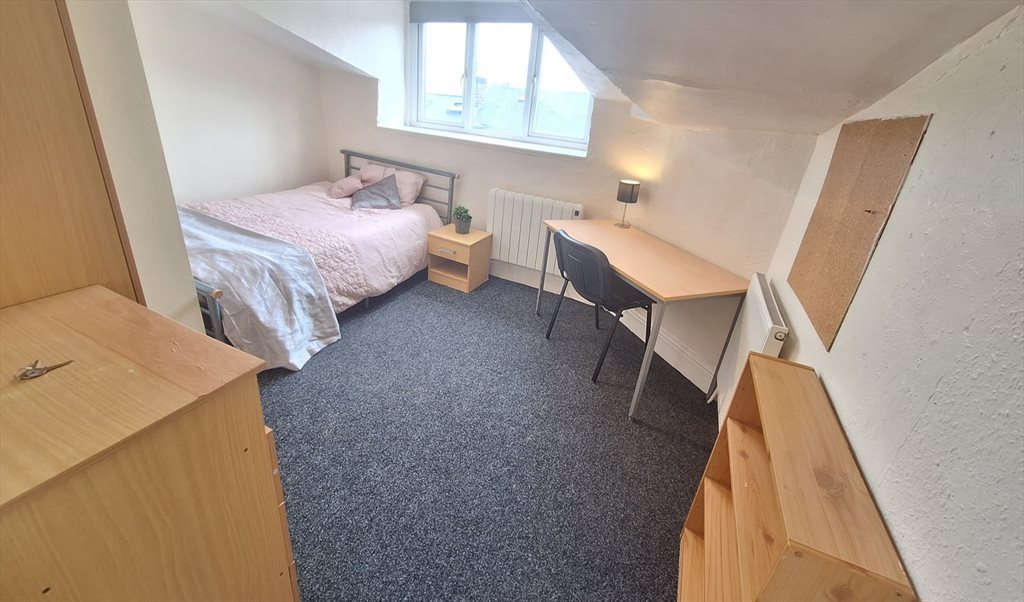 Room to rent in Crookesmoor Road, Broomhill & Sharrow Vale - Large Student Property in Crookesmoor - Image 6