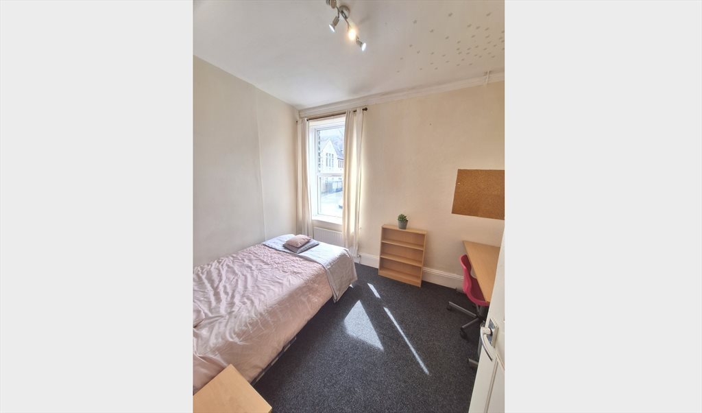 Room to rent in Crookesmoor Road, Broomhill & Sharrow Vale - Large Student Property in Crookesmoor - Image 8