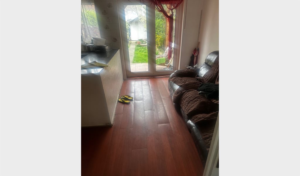 Room to rent in Westmoor Road, Enfield - Rooms to rent in a shared 4 bedroom house - Image 2