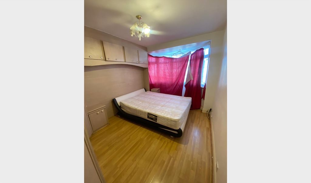 Room to rent in Westmoor Road, Enfield - Rooms to rent in a shared 4 bedroom house - Image 5