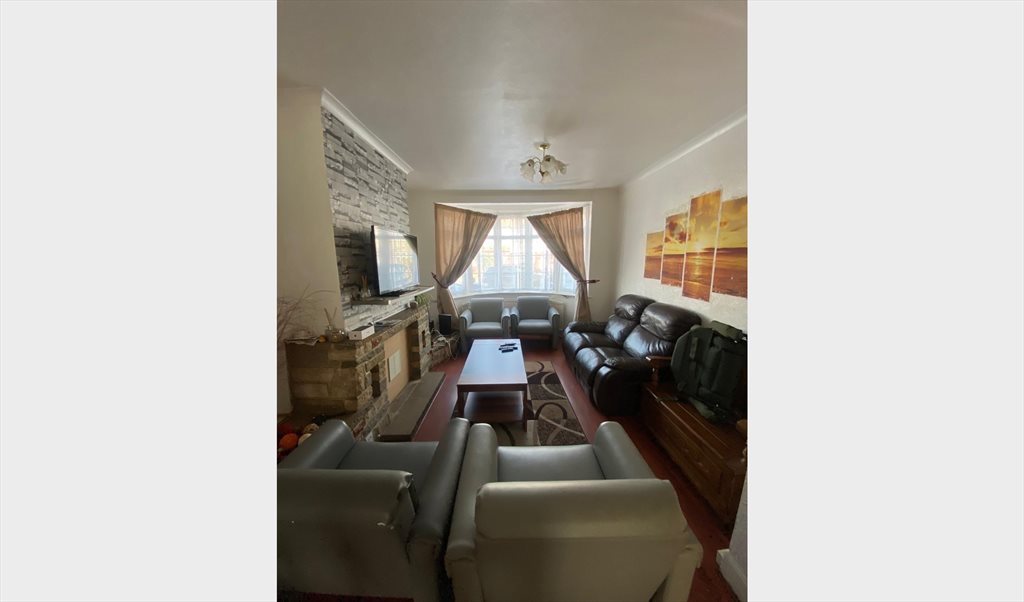 Room to rent in Westmoor Road, Enfield - Rooms to rent in a shared 4 bedroom house - Image 7