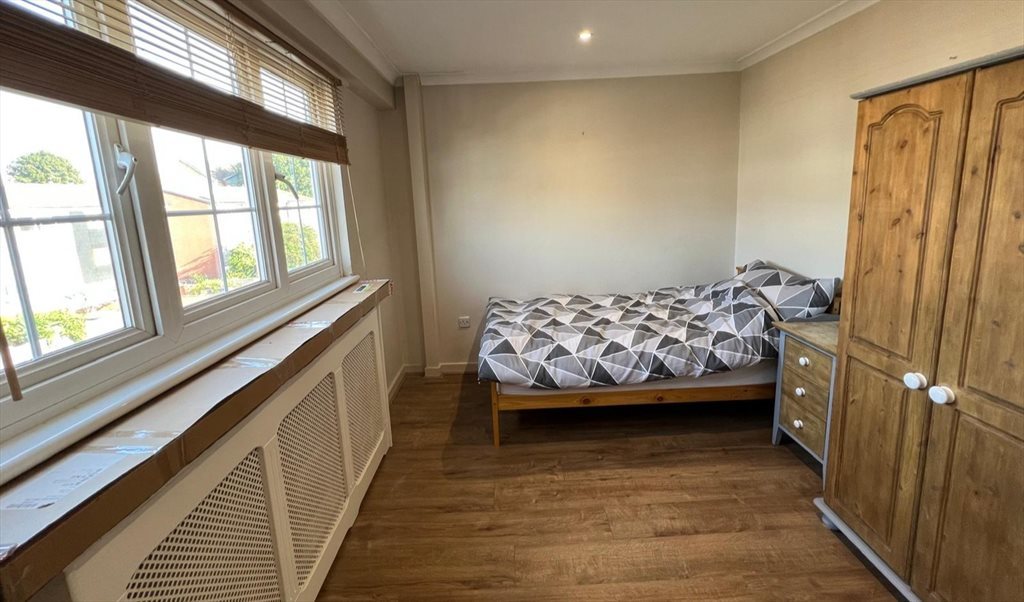 Room to rent in Stellman Close, Hackney - A bright and spacious bedroom situated in a good location in London, E5. - Image 2