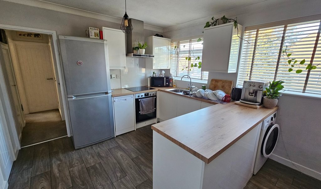 Room to rent in Clareville Road, Bromley - Bright and clean room available in well presented ground floor flat - Image 5