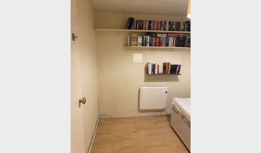 Room to rent in Howard Road, Kingston upon Thames - 45 howard road, 1 room available - Image 3