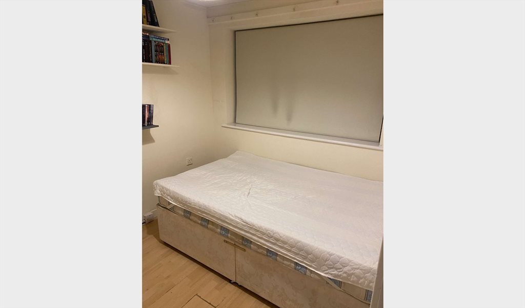 Room to rent in Howard Road, Kingston upon Thames - 45 howard road, 1 room available - Image 4