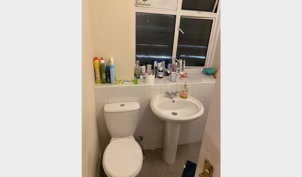 Room to rent in Howard Road, Kingston upon Thames - 45 howard road, 1 room available - Image 7