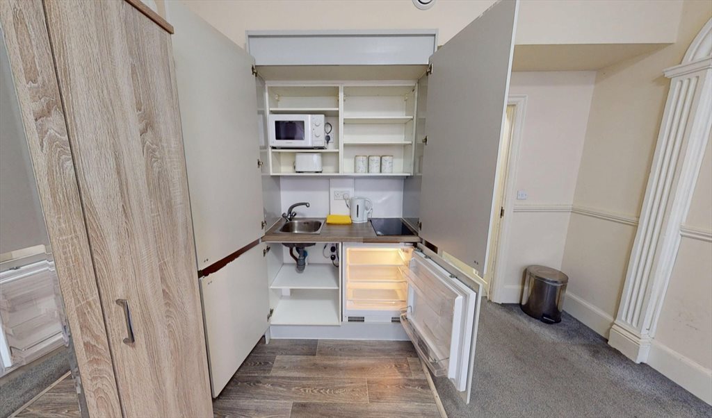 Room to rent in Cornwall Street, Ladywood - Luxury studio apartment City Centre - Image 2