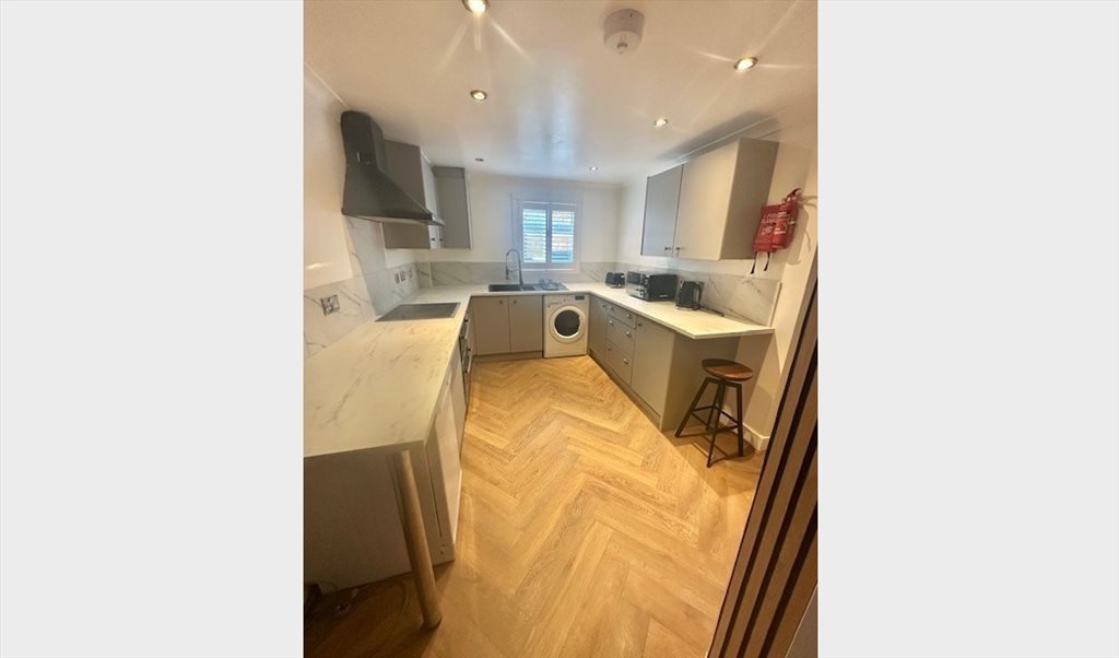 Room to rent in Kneller Road, Lewisham - New Double Furnished Room in Refurbished House + Garden Mins to BR  Prime Zone 2 Location - Image 2
