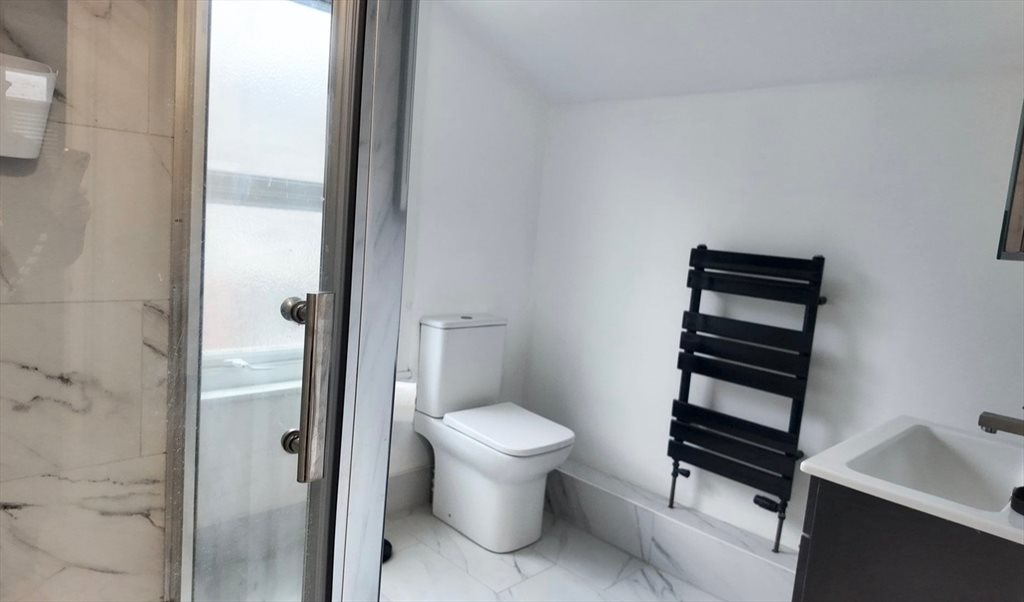 Room to rent in Kneller Road, Lewisham - New Double Furnished Room in Refurbished House + Garden Mins to BR  Prime Zone 2 Location - Image 5