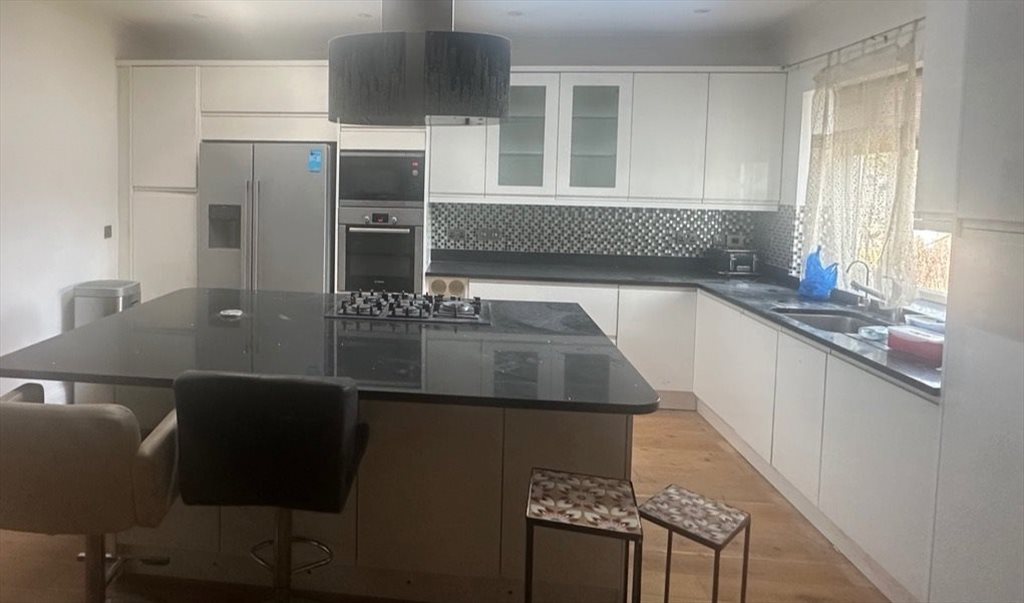 Room to rent in Church Drive, Harrow - Fantastic en-suite double bedroom! - Image 2