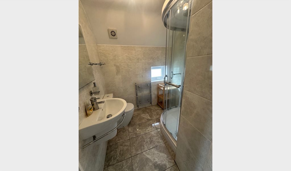 Room to rent in Church Drive, Harrow - Fantastic en-suite double bedroom! - Image 3