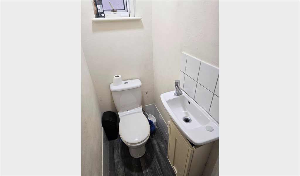 Room to rent in Gainsborough Road, Kingston upon Thames - Double Room to Rent in New Malden - Available Now - Image 4