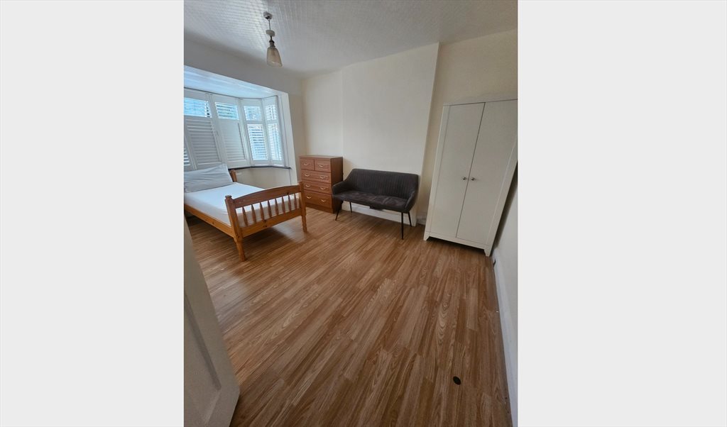 Room to rent in Gainsborough Road, Kingston upon Thames - Double Room to Rent in New Malden - Available Now - Image 6