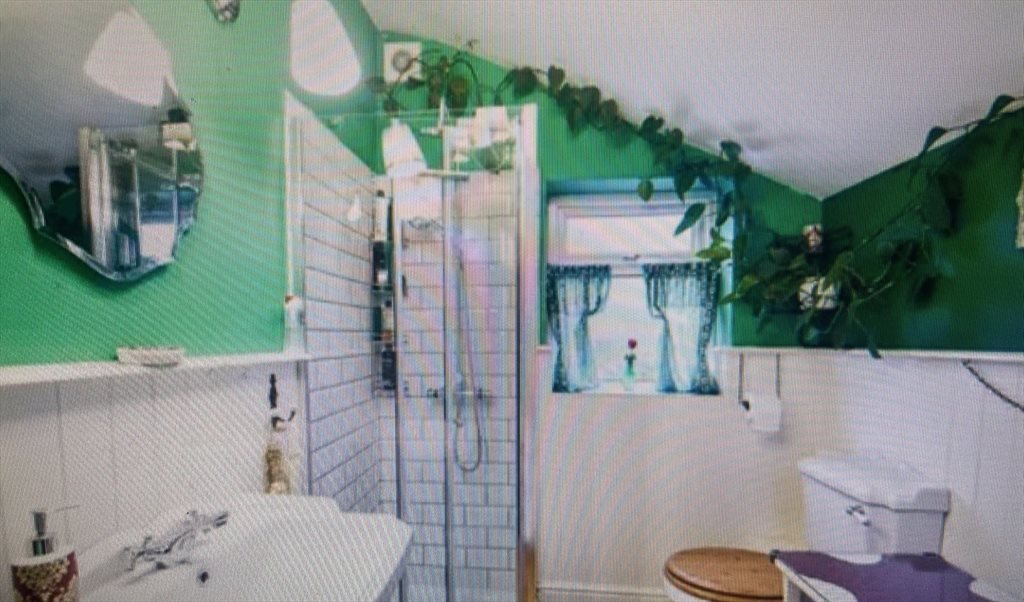 Room to rent in Queen's Road, Croydon - Double en-suite and single rooms in a shared house at £700-950 consecutively. - Image 4