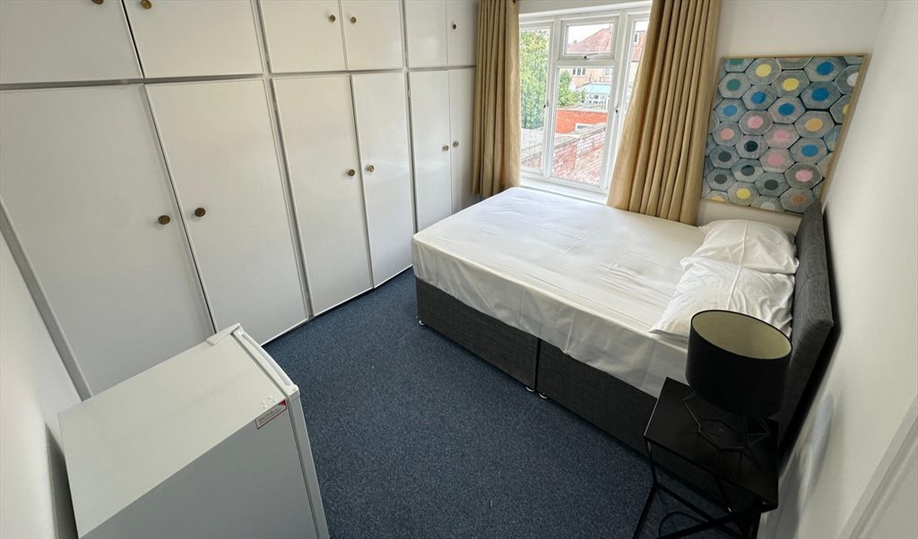 Room to rent in Orchard Grove, Harrow - Room Available Edgware - Image 2
