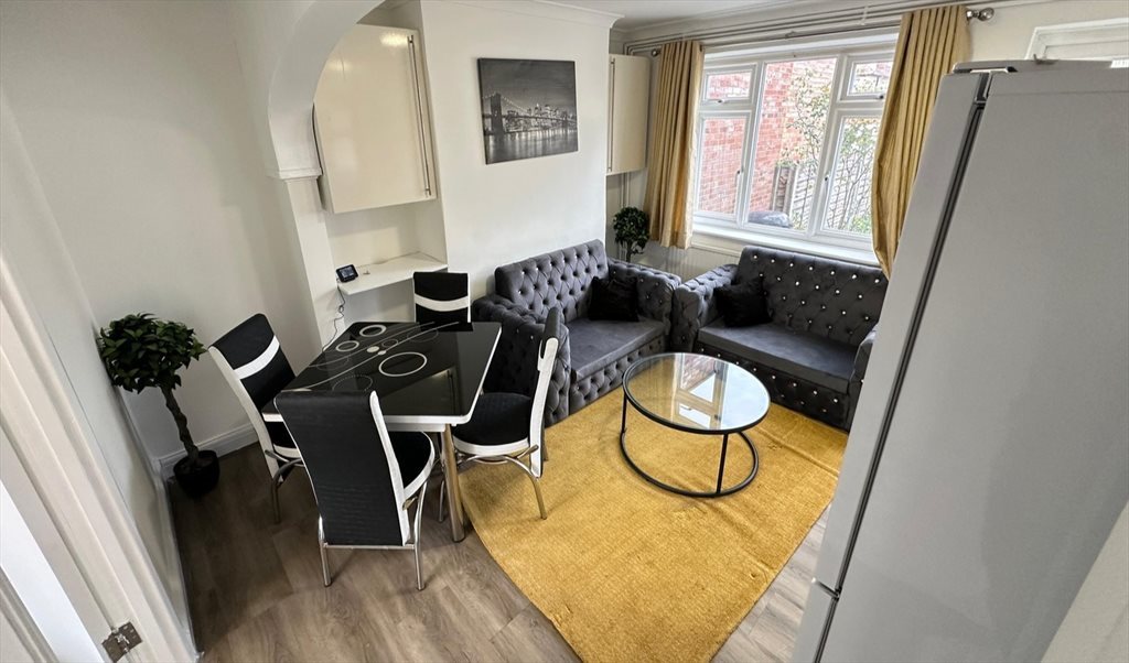 Room to rent in Orchard Grove, Harrow - Room Available Edgware - Image 3