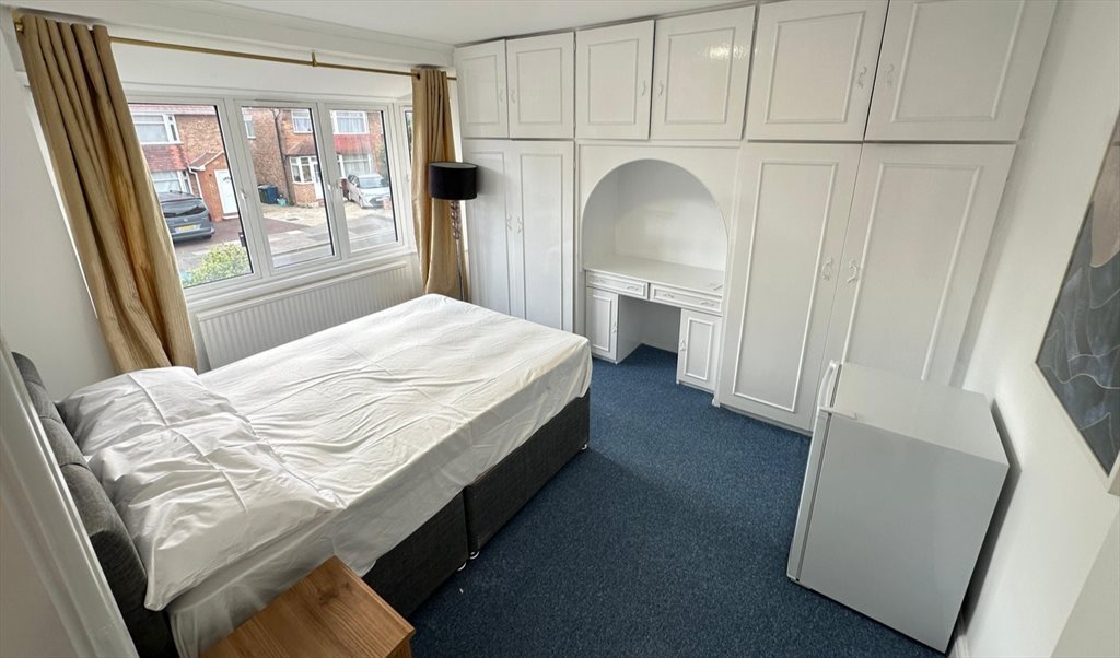 Room to rent in Orchard Grove, Harrow - Room Available Edgware - Image 4