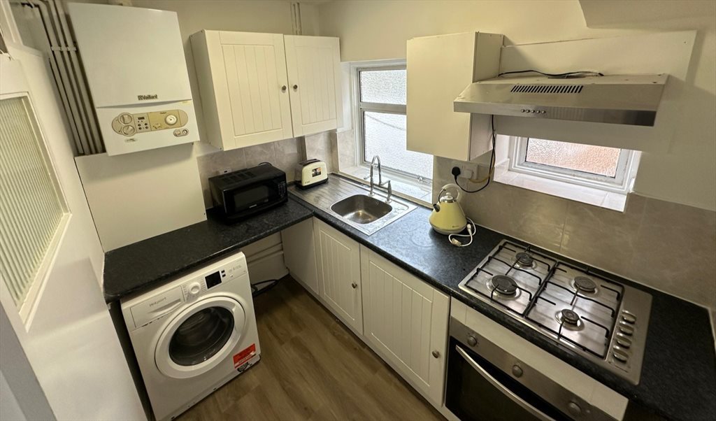 Room to rent in Orchard Grove, Harrow - Room Available Edgware - Image 5