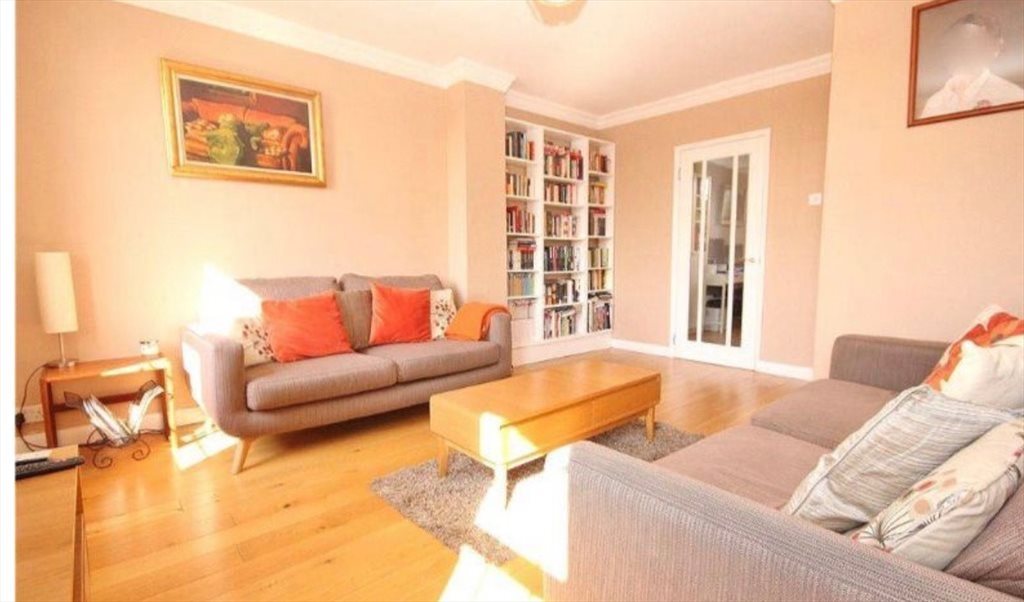 Room to rent in Victoria Street, Englefield Green - Room available in Townhouse, Englefield Green - Image 7