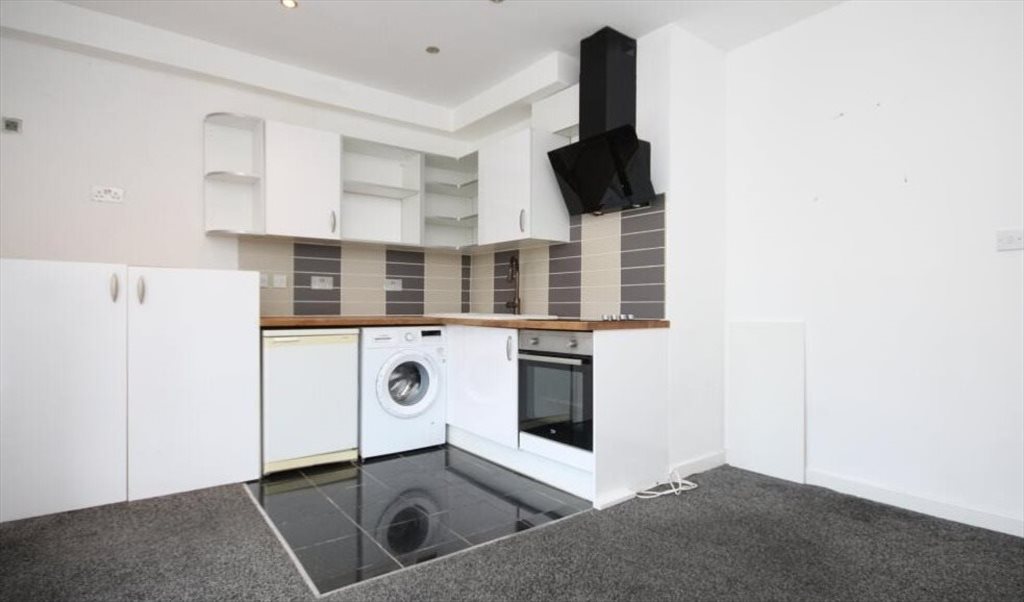 Room to rent in Kentish Town Road, Camden - house for rent - Image 3