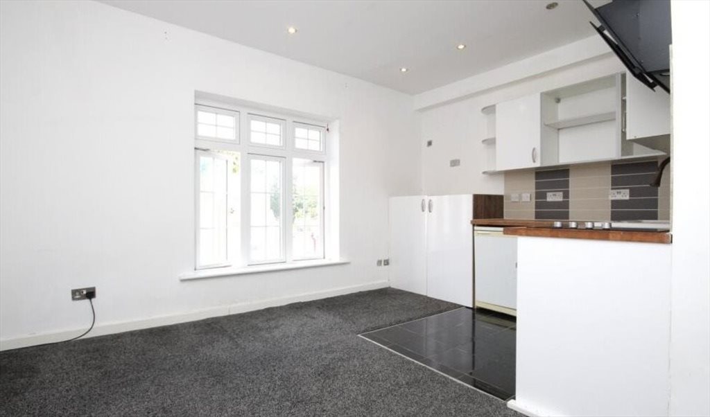 Room to rent in Kentish Town Road, Camden - house for rent - Image 4