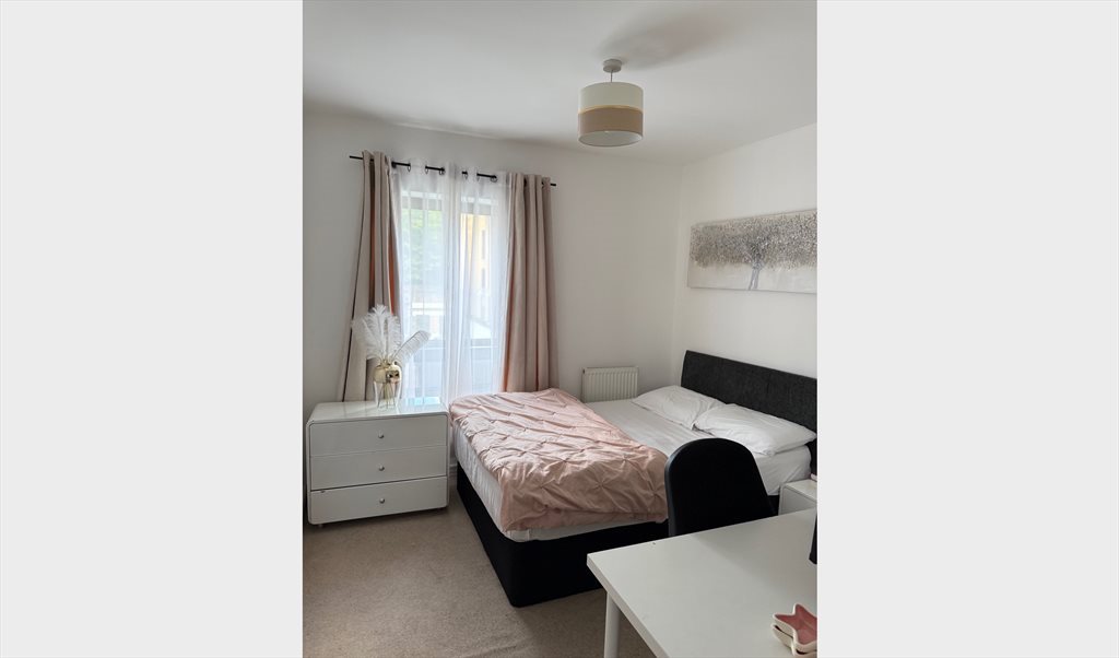 Room to rent in Edith Cavell House, Tower Hamlets - ✨1 Bedroom Available In Modern 2-Bed Near Canary Wharf✨ - Image 3