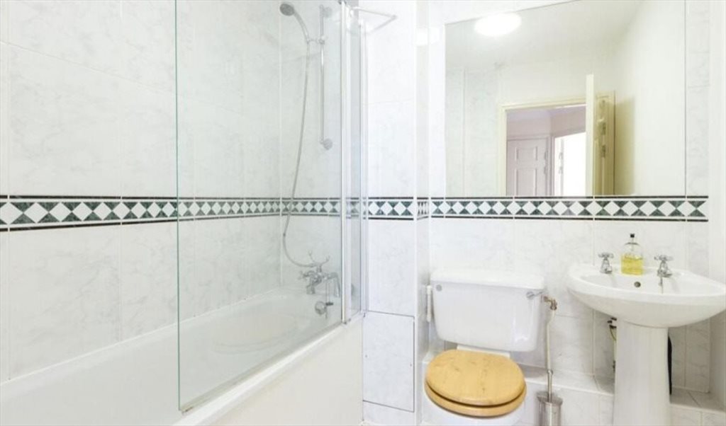 Room to rent in Hide Place, City of Westminster - DOUBLE ROOM OWN BATHROOM £1625 PCM  IN VICTORIA/PIMLICO - Image 4