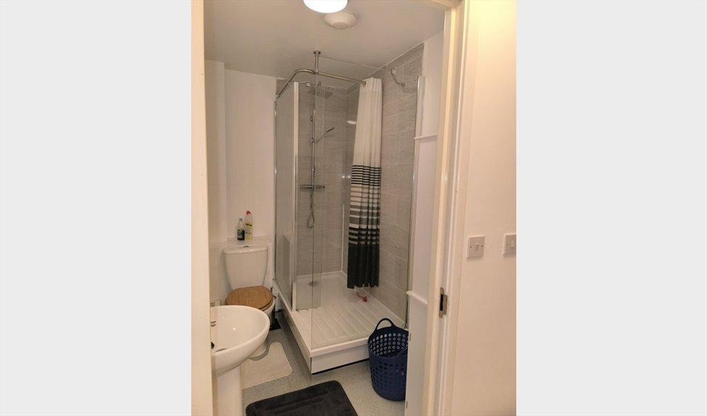 Room to rent in Liverpool Street, Weaste & Seedley - Furnished Ensuite Double Room in Salford – All Bills Included - Image 6