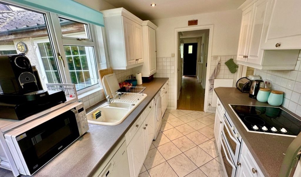 Room to rent in Apeldoorn Drive, Sutton -  Bright Double Room with Private Study – Quiet Home Beside Nature Reserve (Wallington SM6) - Image 2