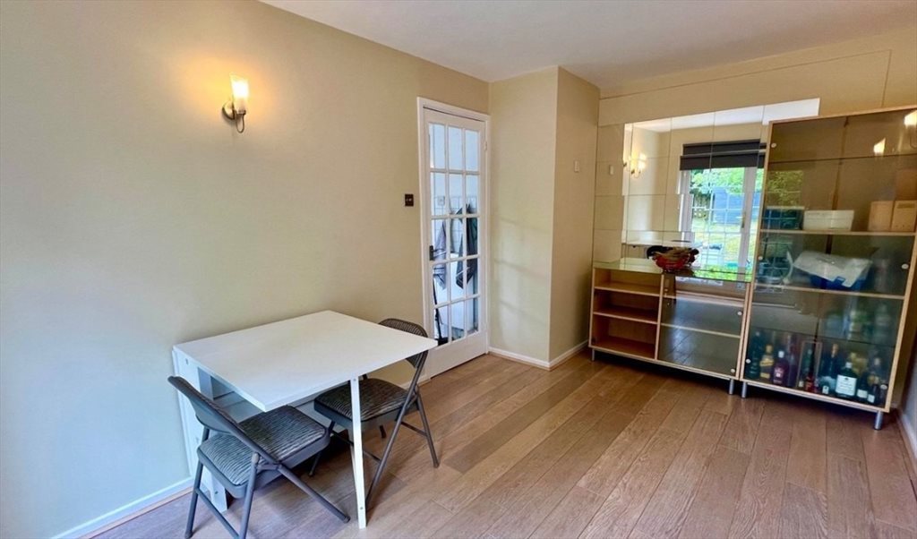 Room to rent in Apeldoorn Drive, Sutton -  Bright Double Room with Private Study – Quiet Home Beside Nature Reserve (Wallington SM6) - Image 3