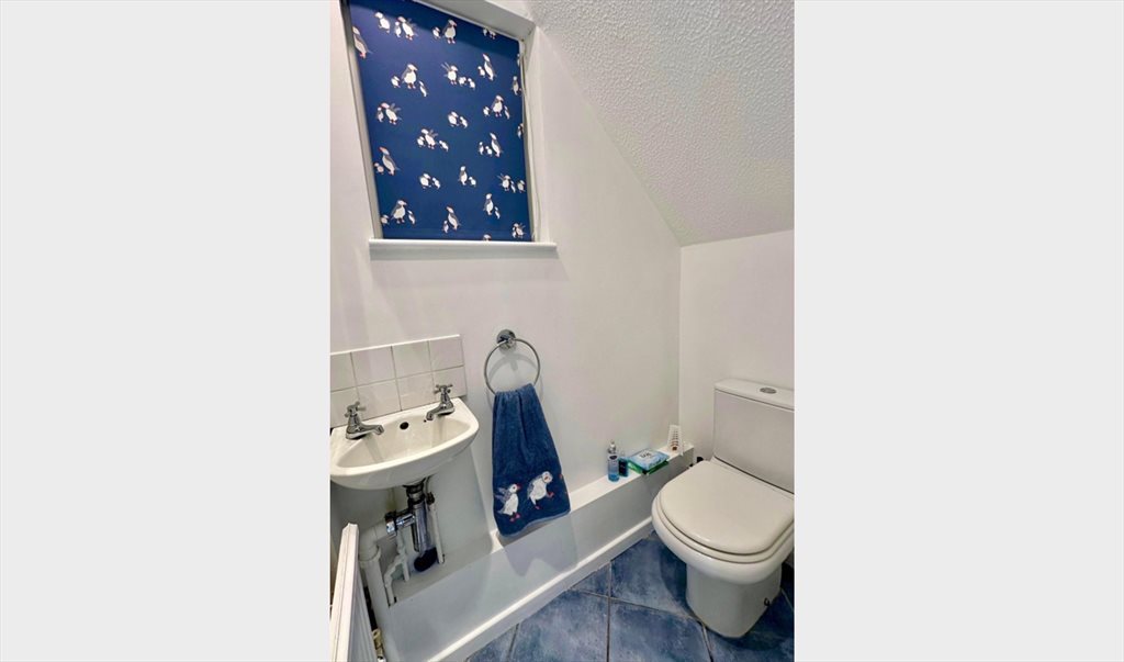 Room to rent in Apeldoorn Drive, Sutton -  Bright Double Room with Private Study – Quiet Home Beside Nature Reserve (Wallington SM6) - Image 4