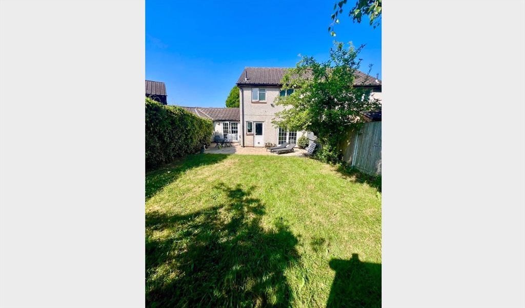 Room to rent in Apeldoorn Drive, Sutton -  Bright Double Room with Private Study – Quiet Home Beside Nature Reserve (Wallington SM6) - Image 5