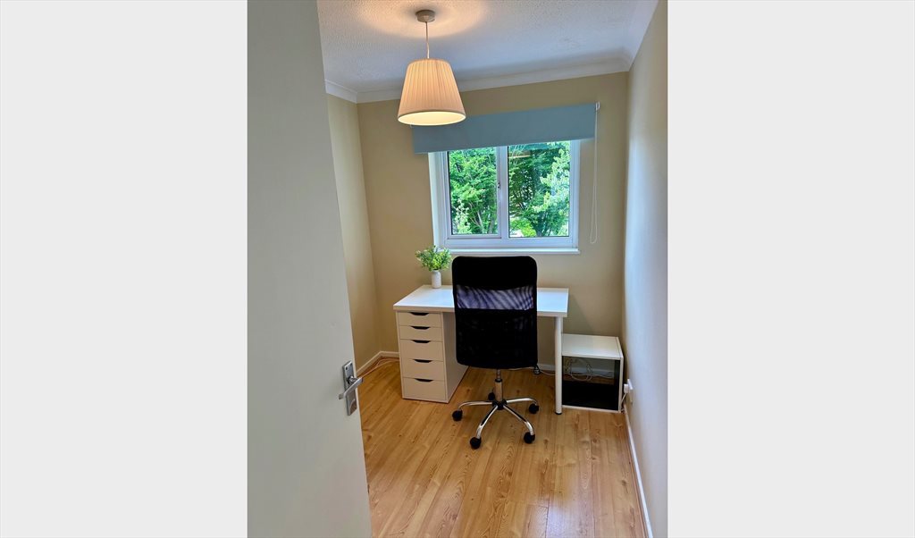 Room to rent in Apeldoorn Drive, Sutton -  Bright Double Room with Private Study – Quiet Home Beside Nature Reserve (Wallington SM6) - Image 8
