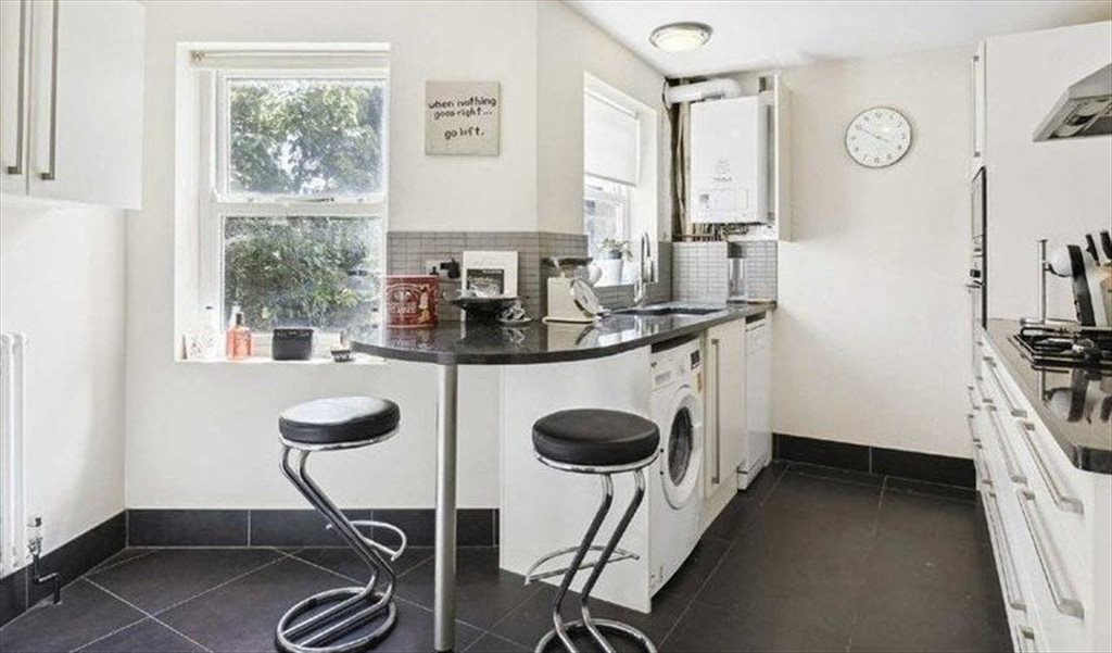 Room to rent in Mill Plat, Hounslow - Light double bedroom with own bathroom etc - - Image 4