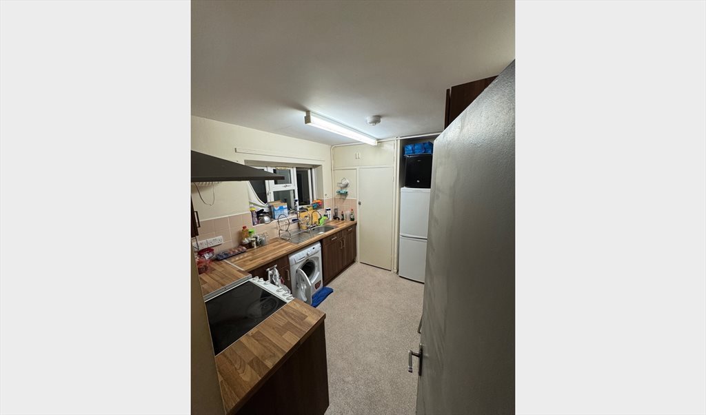 Room to rent in Thirsk Road, Elstree and Borehamwood - Double room - Image 5