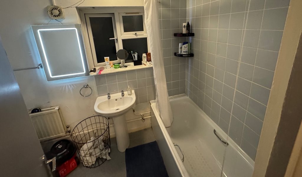 Room to rent in Thirsk Road, Elstree and Borehamwood - Double room - Image 6