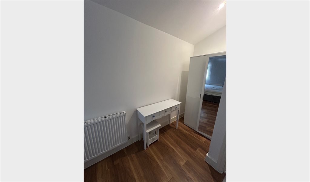 Room to rent in Nutter Lane, Redbridge - Beautiful house in wanstead walking distance from station - Image 2