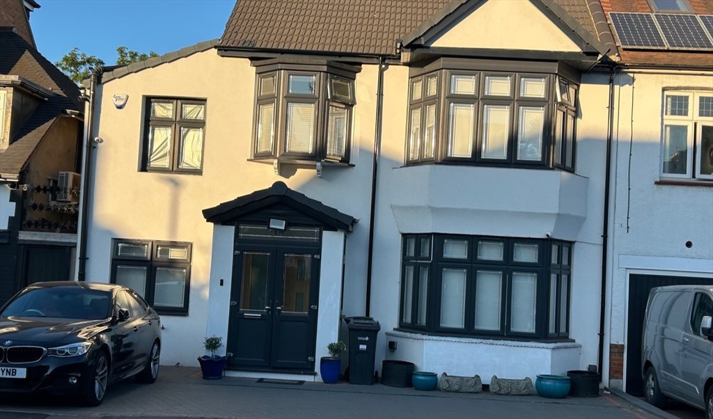 Room to rent in Nutter Lane, Redbridge - Beautiful house in wanstead walking distance from station - Image 4