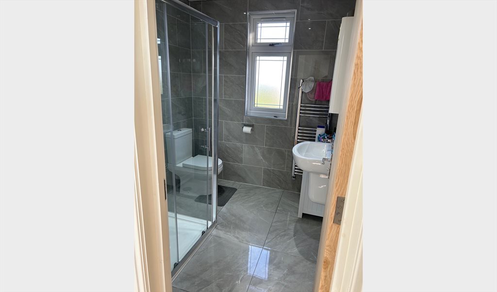 Room to rent in Nutter Lane, Redbridge - Beautiful house in wanstead walking distance from station - Image 5