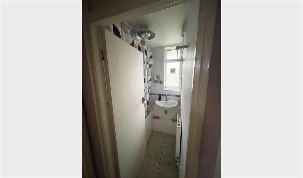 Room to rent in Patmore Street, Wandsworth - Cozy single room for rent in Battersea - Image 6