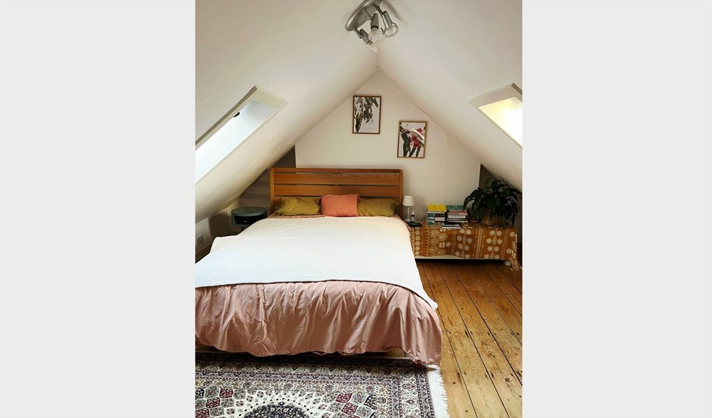 Room to rent in Pilot Square, George St/Harbour - Room available to rent in houseshare beside the sea - Image 2