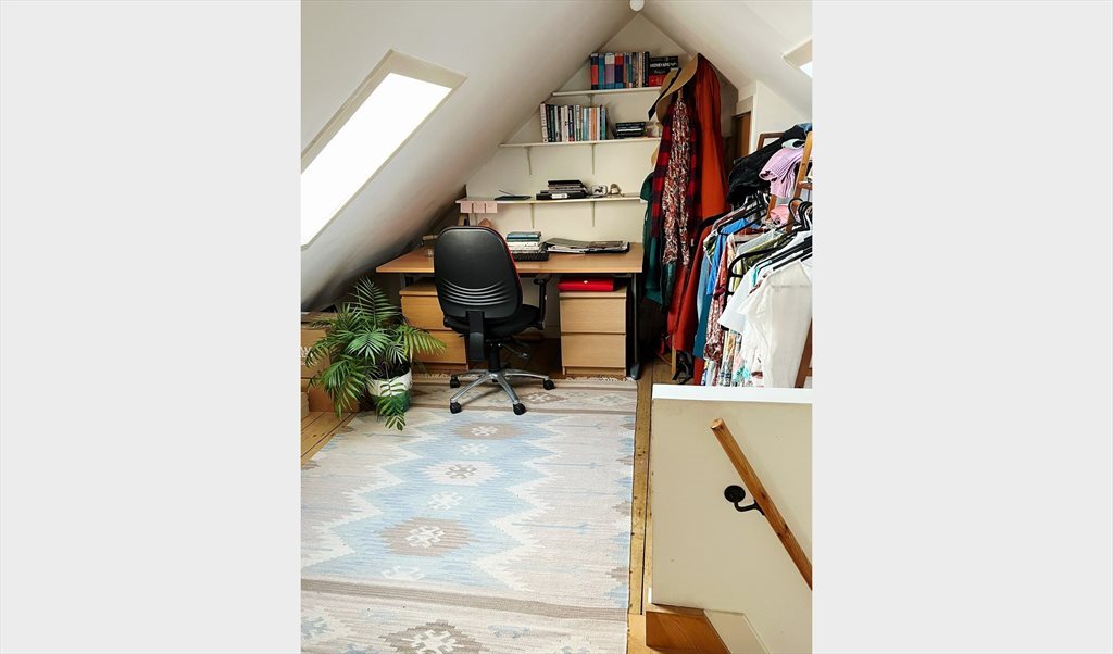 Room to rent in Pilot Square, George St/Harbour - Room available to rent in houseshare beside the sea - Image 3