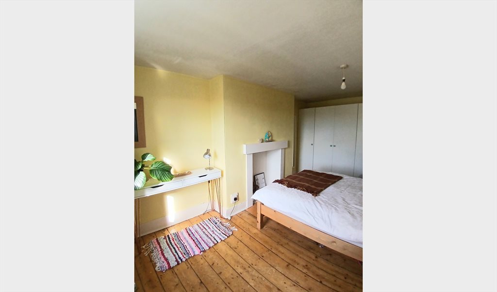 Room to rent in Pilot Square, George St/Harbour - Room available to rent in houseshare beside the sea - Image 4