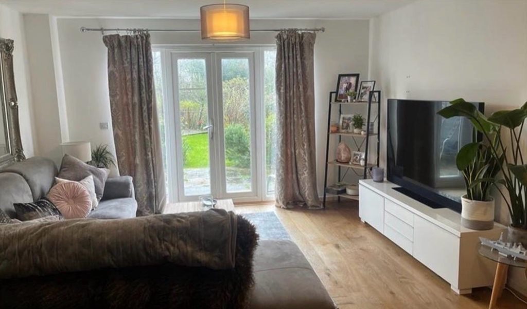 Room to rent in Lancaster Way, Repton - Harriet - Image 3