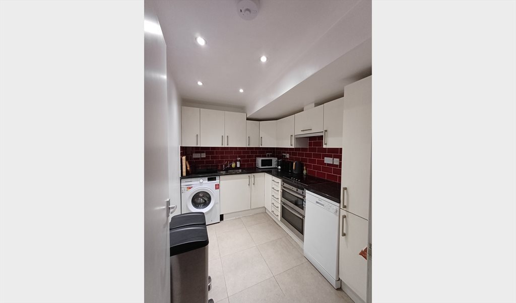 Room to rent in Drayton Gardens, Kensington and Chelsea - Cosy 2 En-suite Bedroom Flat with Terrace - Image 3