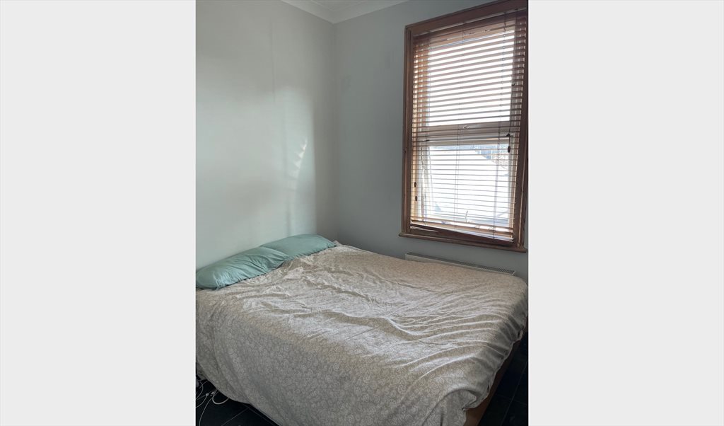 Room to rent in Bective Place, Wandsworth - Cosy room in Putney! - Image 3