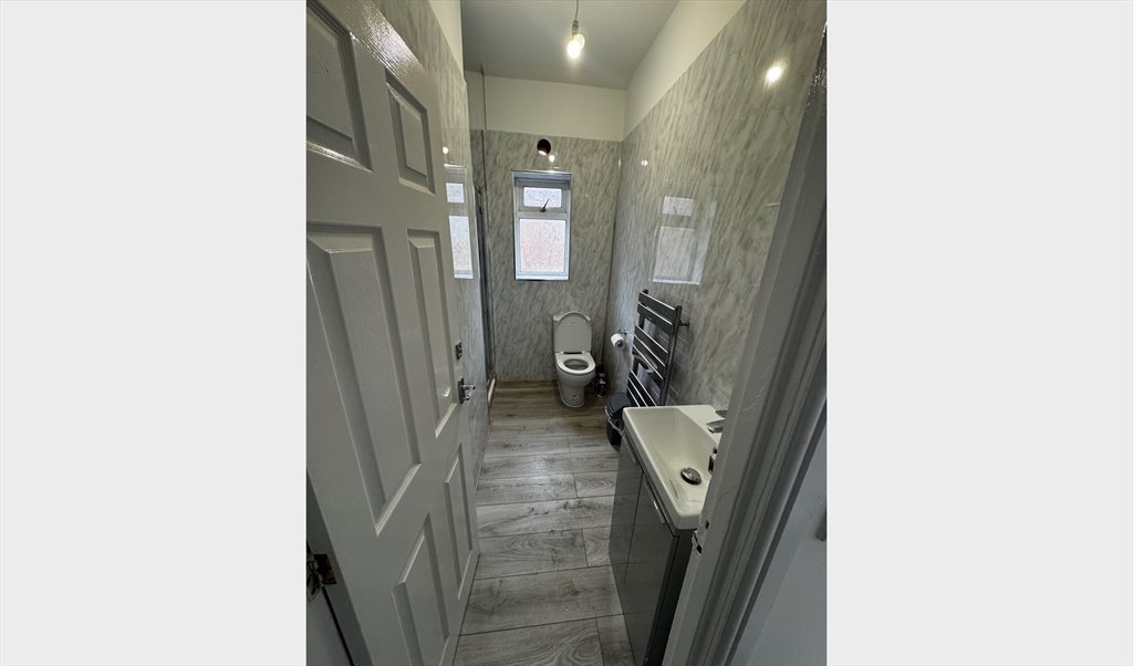 Room to rent in Hanover Street, Stalybridge North - Modern Double Room for Lodger-SK15 1LR - Image 2