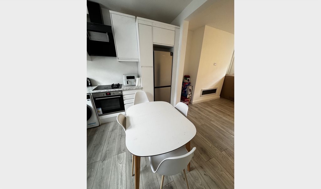 Room to rent in Hanover Street, Stalybridge North - Modern Double Room for Lodger-SK15 1LR - Image 4