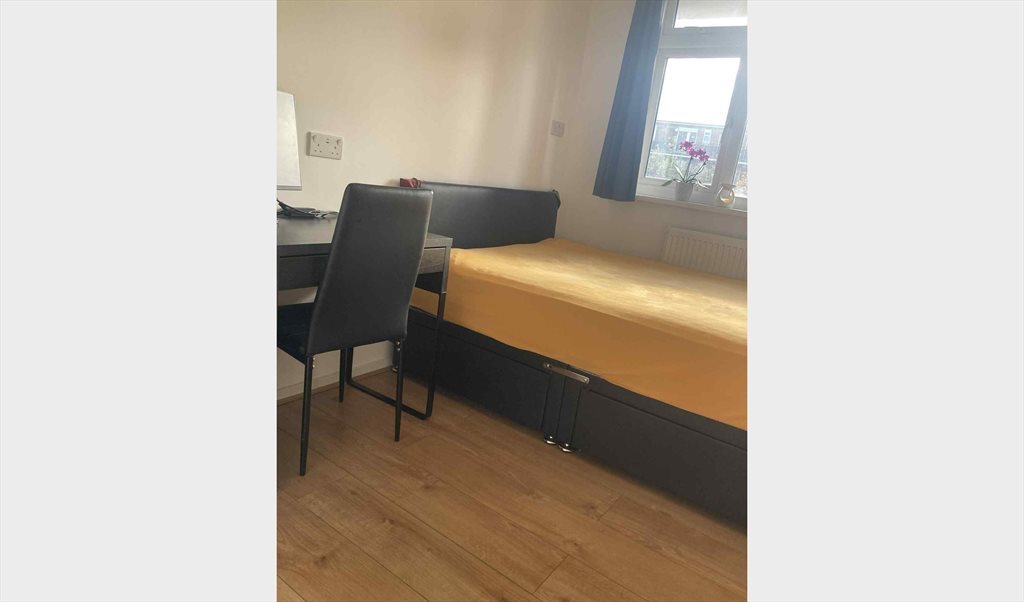 Room to rent in Lockwood Square, Southwark - Cosy double bedroom 5mins from Bermondsey station! - Image 4
