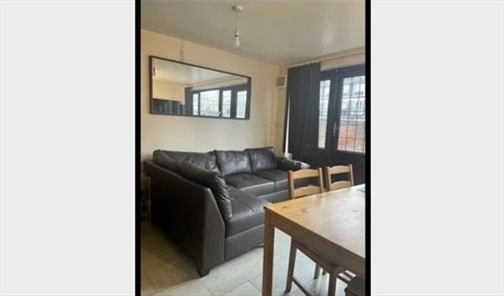 Room to rent in Lawrence Close, Tower Hamlets - Double Room - Bow Road/Mile End - Nov 1st - Image 5